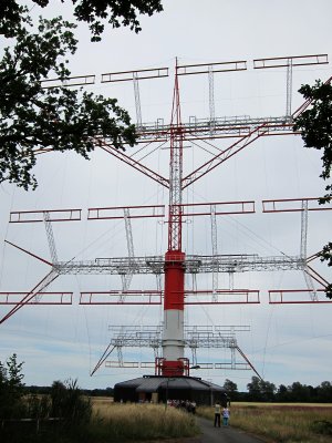 Eine der insgesamt vier 80,5 Meter hohen ALISS-Sendeantennen in Nauen